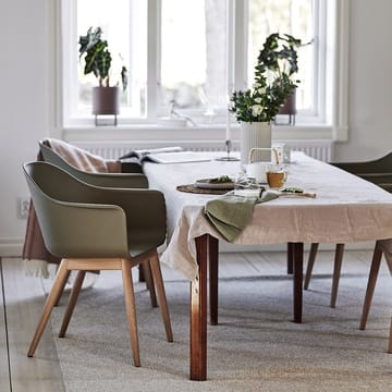 Silla Harbour con reposabrazos y con patas de roble - olive - Audo Copenhagen