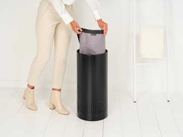 Cesto de lavandería Brabantia tapa de plástico 35 L - Negro mate - Brabantia