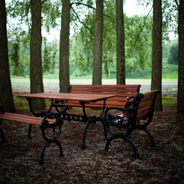 Sillón Byarum - Pino barniz marrón, soporte blanco - Byarums bruk