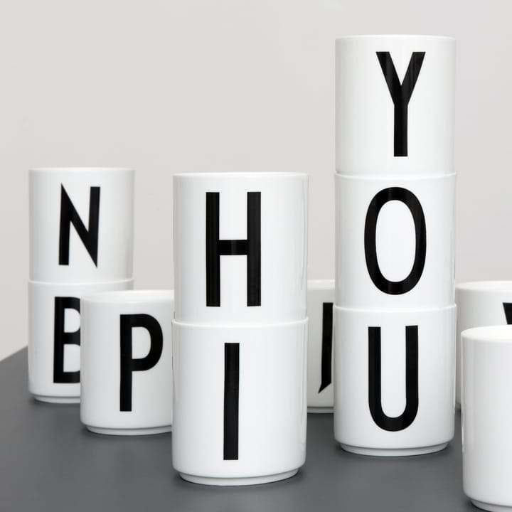 Taza con letra Design Letters, I Design Letters