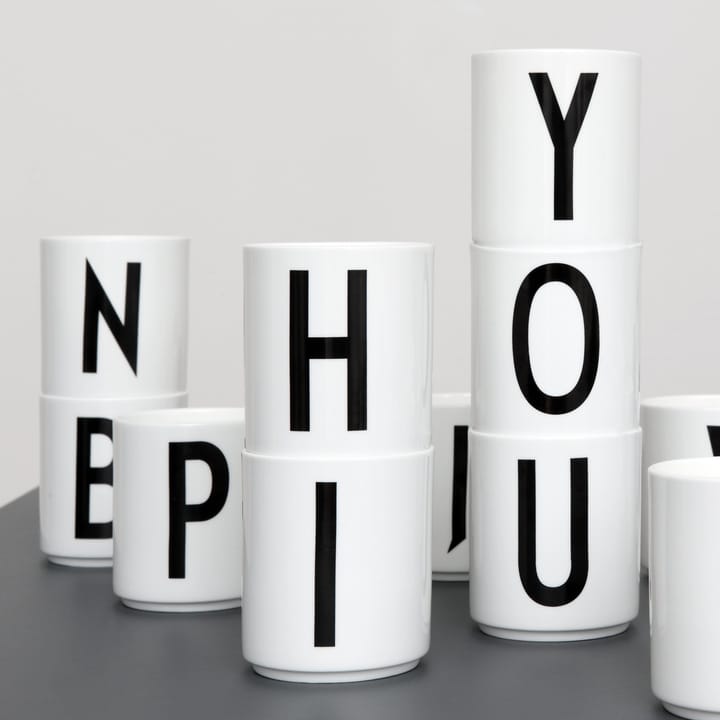 Taza con letra Design Letters, O Design Letters