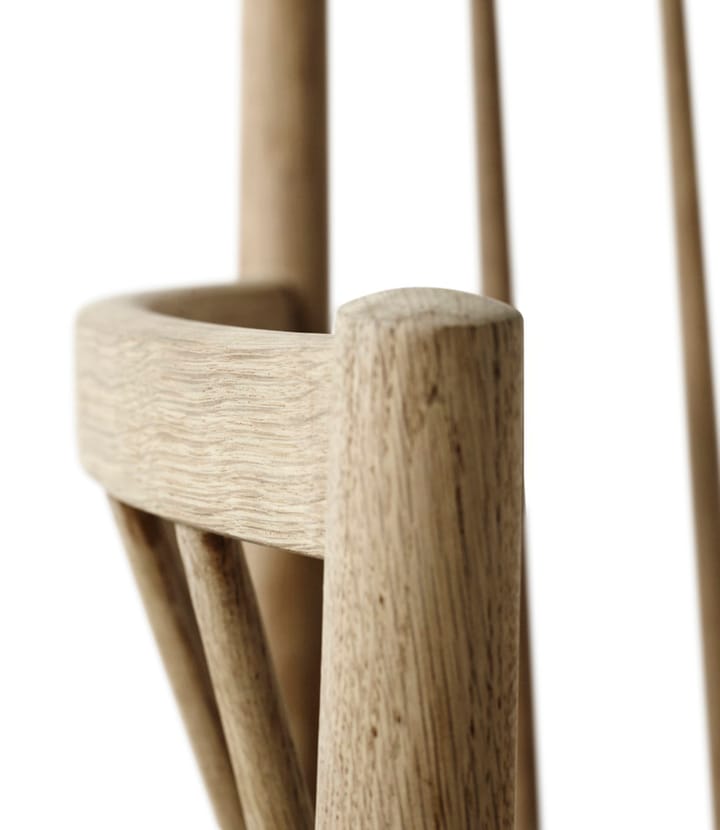 Silla con reposabrazos J82, Oak nature oiled FDB Møbler