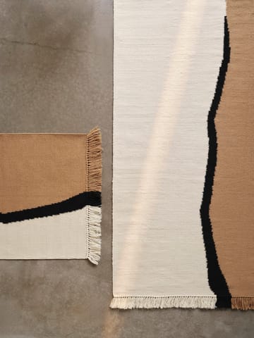 Alfombra de recibidor Soil Kelim - Dark sand-off white, 70x180 cm - ferm LIVING