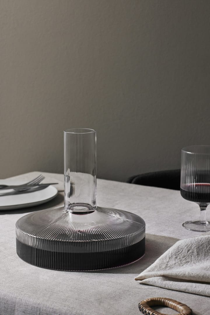 Decantador de vino Ripple, Gris ahumado ferm LIVING