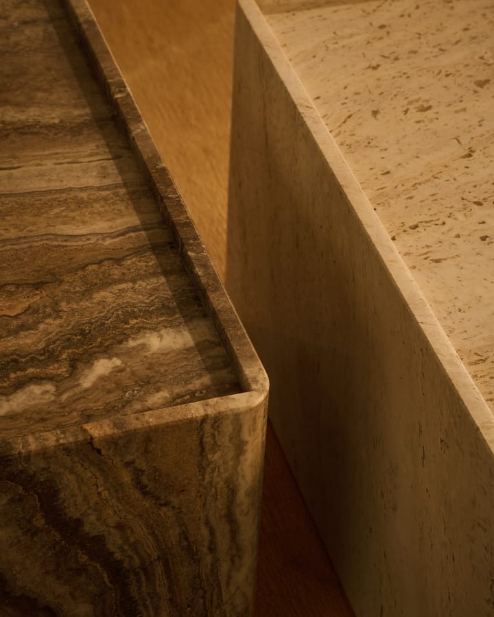 Mesa Pietra 30x80x40 cm, Neutral white travertine GUBI