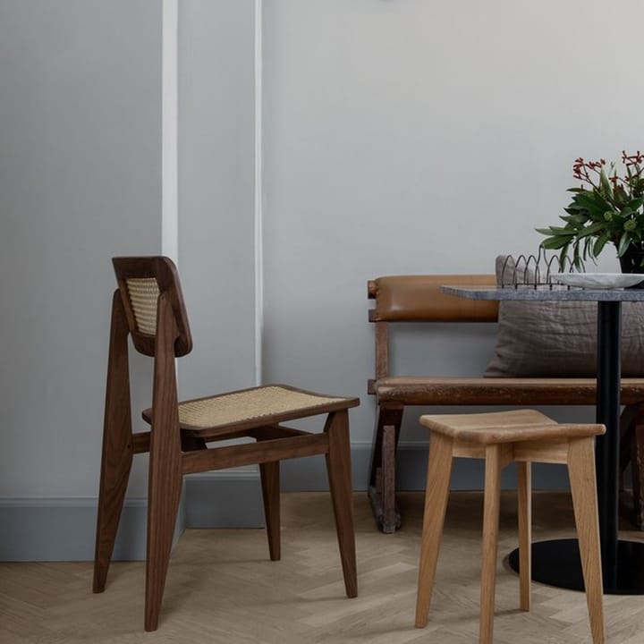 Silla C-Chair, Black stained oak, asiento y respaldo trenzado natural GUBI