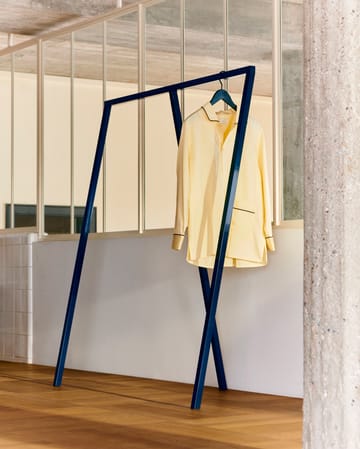 Perchero Loop Stand Wardrobe - Deep blue - HAY