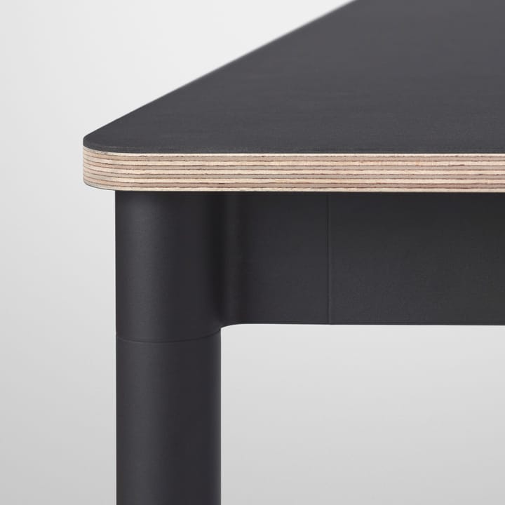 Mesa Base, Oak, base blanca, borde de madera contrachapada, 190x85cm Muuto