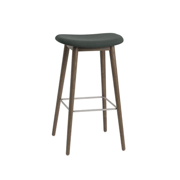 Silla Fiber bar stool 75 cm - Tela twill weave 990 dark green, patas de roble teñidas de marrón - Muuto