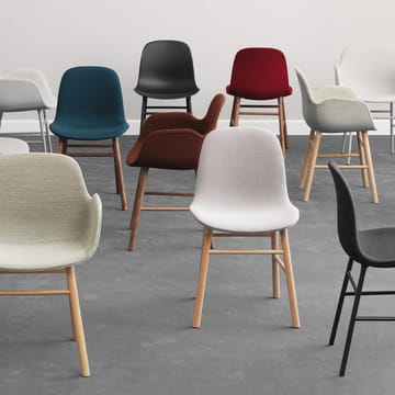 Silla Form - Red, patas de roble - Normann Copenhagen