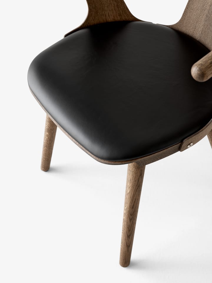 Silla In Between SK2, Roble ahumado aceitado-Noble black leather &Tradition