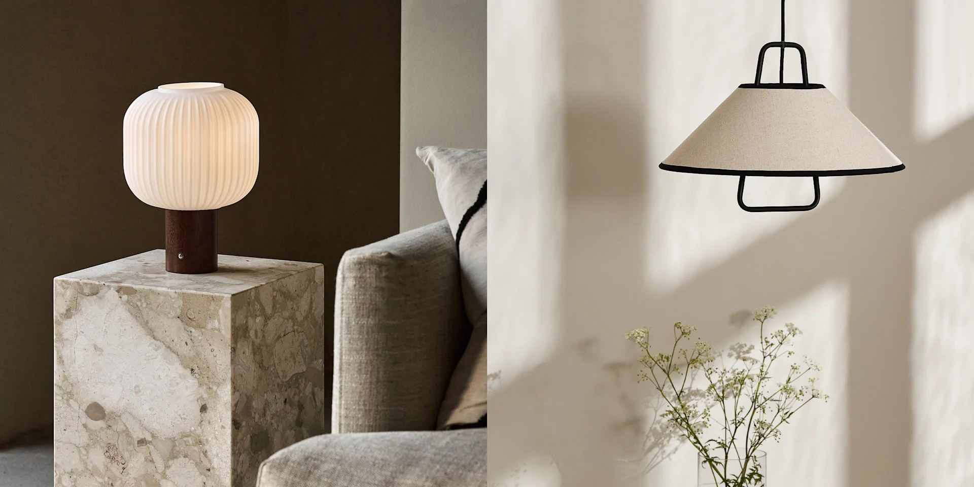 Lámpara de mesa de cristal blanco estriado sobre base de mármol; lámpara colgante de tela beige con marco negro y planta.