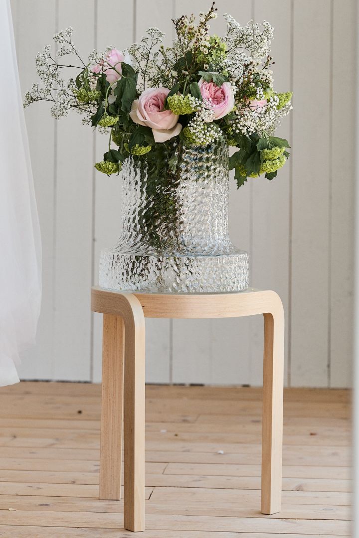 El jarrón Kolonn de Skrufs Glasbruk es la idea perfecta y elegante para un regalo de boda.