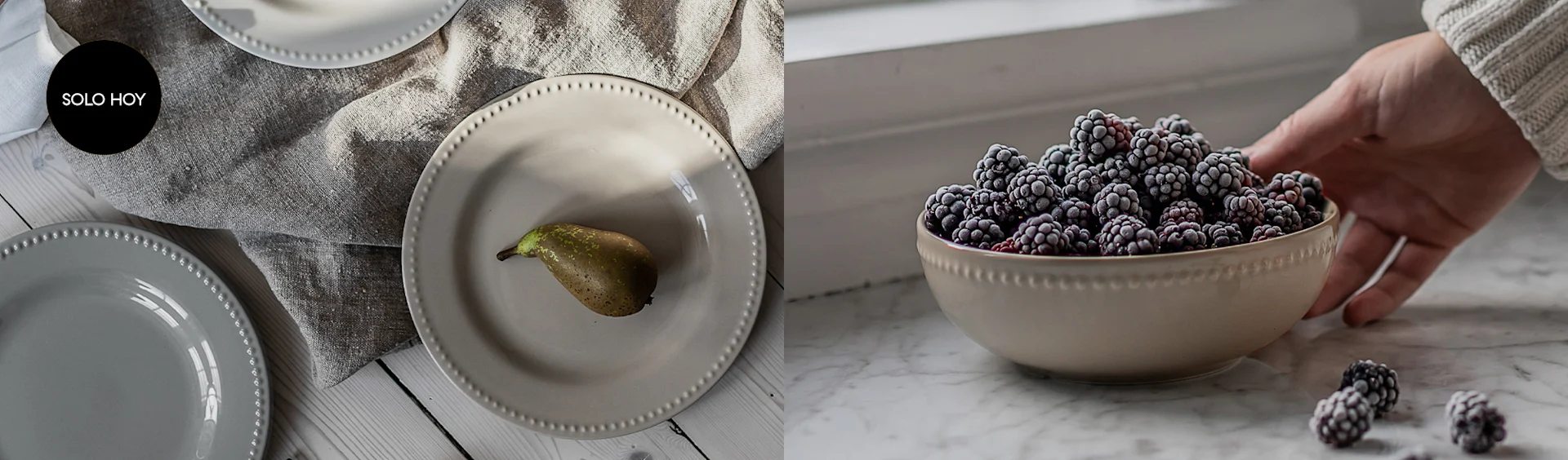 Platos crema y grises con borde de perlas y una pera, y un cuenco de moras glaseadas sostenido por una mano. Solo hoy.
