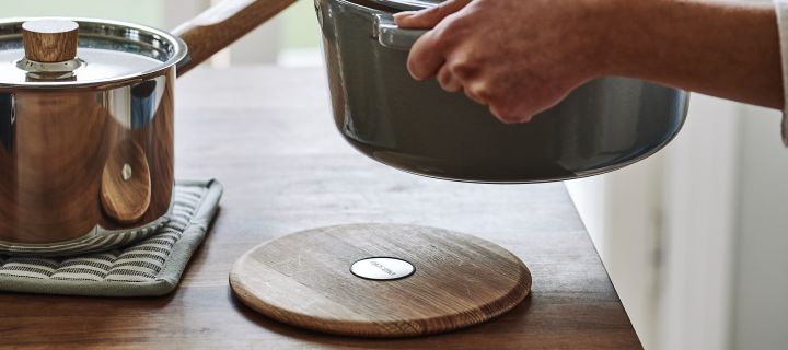 El salvamanteles magnético Nordic Kitchen de Eva Solo es un práctico truco casero para la cocina que te simplificará el día a día en un abrir y cerrar de ojos.