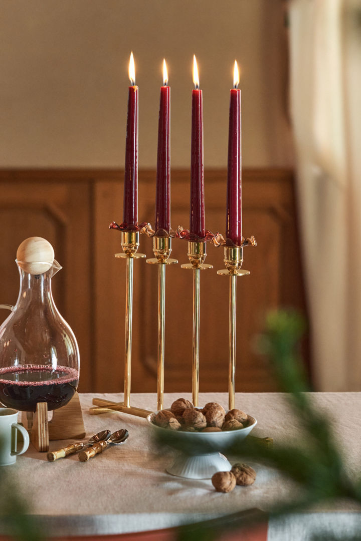 El candelabro de adviento Hilke es un complemento tradicional para tu decoración navideña en 2024.