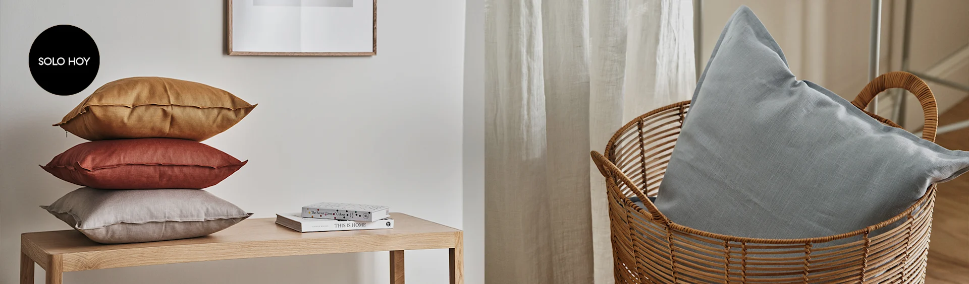 Pilas de cojines: marrón dorado, terracota y gris claro, en una mesa de madera. Cesta de mimbre con cojín azul claro. Etiqueta 'SOLO HOY'.