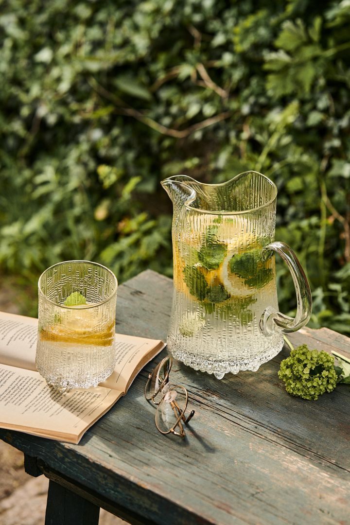 Prepara una limonada refrescante este verano y sírvela en la jarra y los vasos Ultima Thule.