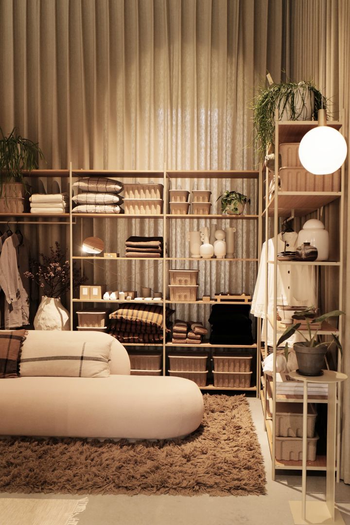 Un vestidor en el showroom de Ferm Living en Copenhague, Dinamarca.