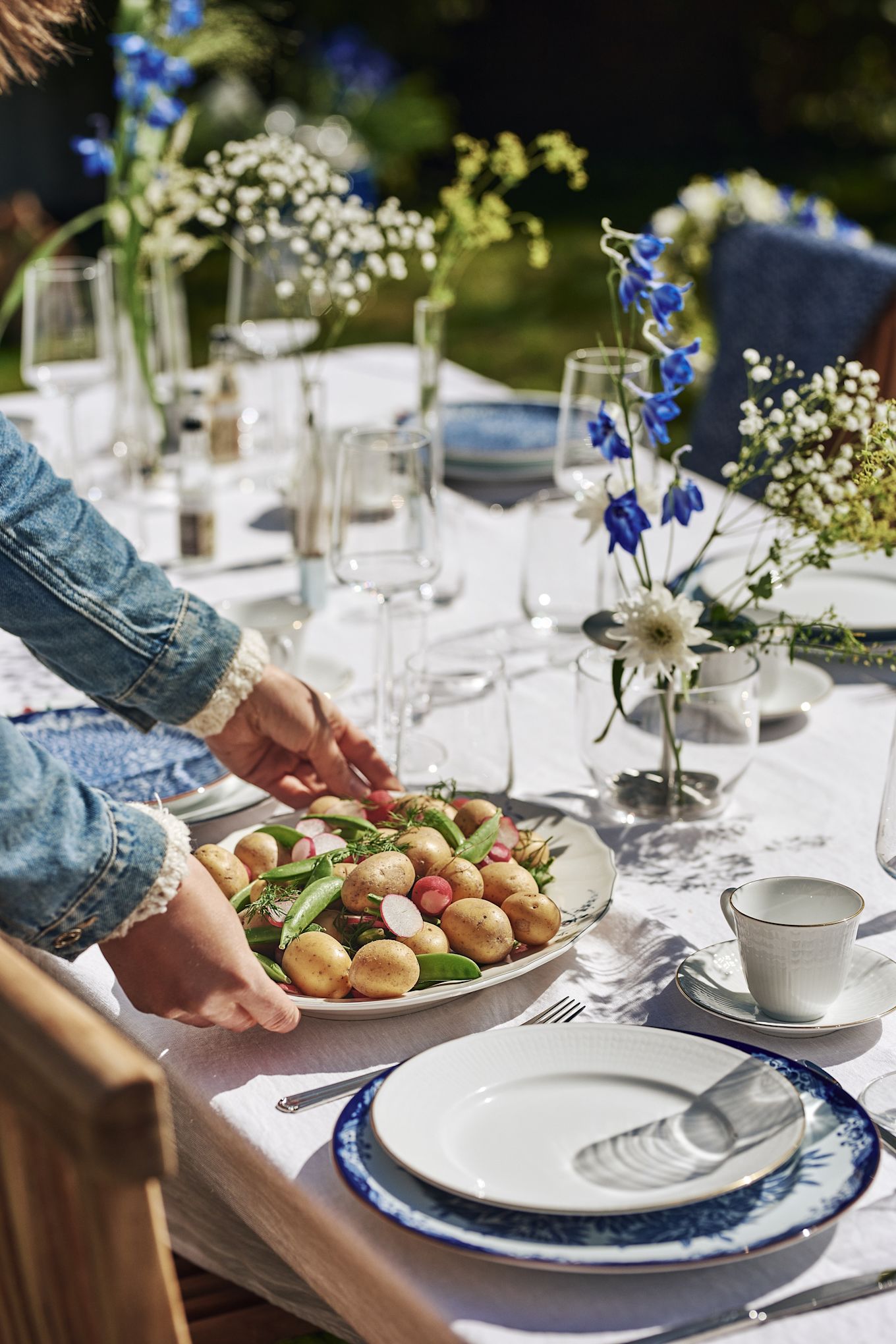 Ninguna cena de verano estaría completa sin una deliciosa y sencilla ensalada de patatas. 