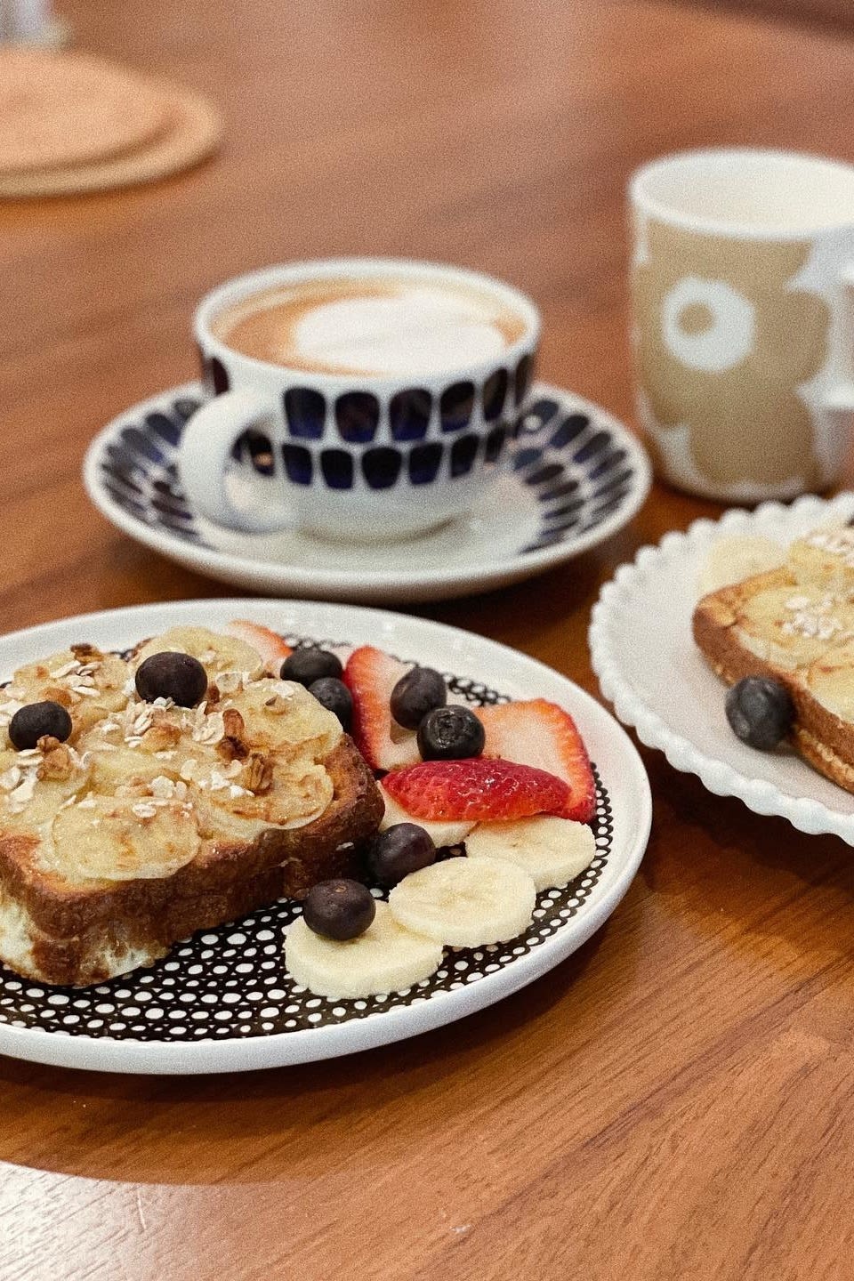 San Valentín en casa: prepara un desayuno acogedor para tu pareja y sírvelo en una vajilla Marimekko como la de @lifeof_susan.