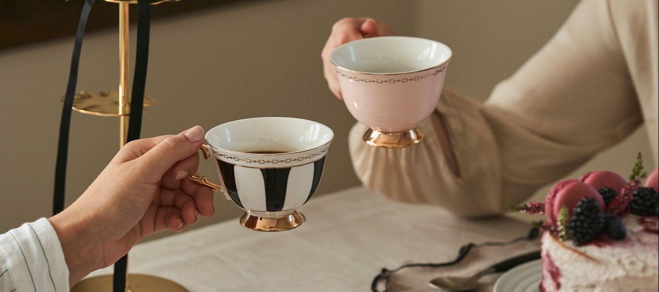 Celebra el día de las amigas con una tradicional tarde de té con tus amigas: descubre las elegantes tazas de Hilke