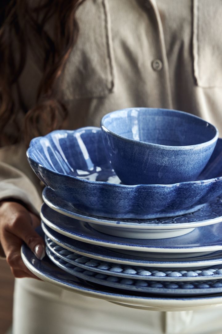 Pon la mesa con los cuencos y platos azules de Mateus de las colecciones MSY, Oyster, Lace, Basic y Bubbles
