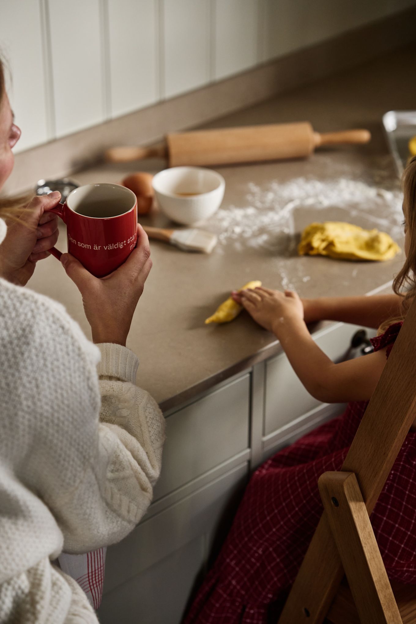 Las tazas Astrid Lindgren de Design House Stockholm darán a tu Navidad un ambiente especialmente sueco y de cuento de hadas, ya que cada una lleva grabada una cita individual de los famosos cuentos infantiles de la autora sueca.