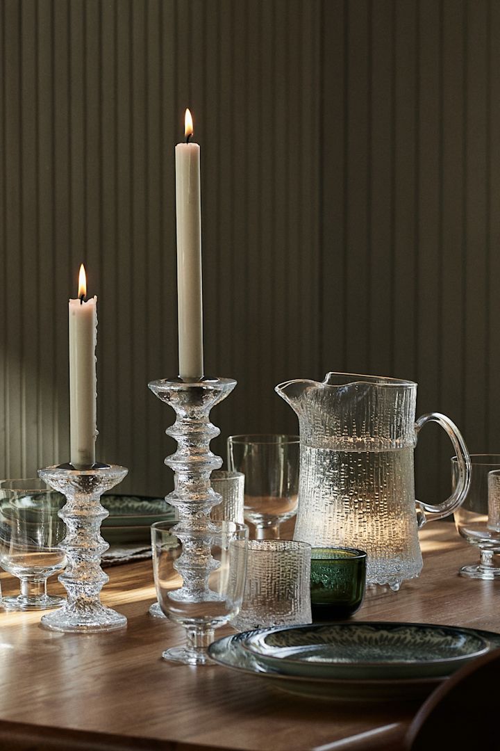 Los candelabros Festivo de Iittala son ideales para poner la mesa, según las tendencias escandinavas de interiorismo para 2025.